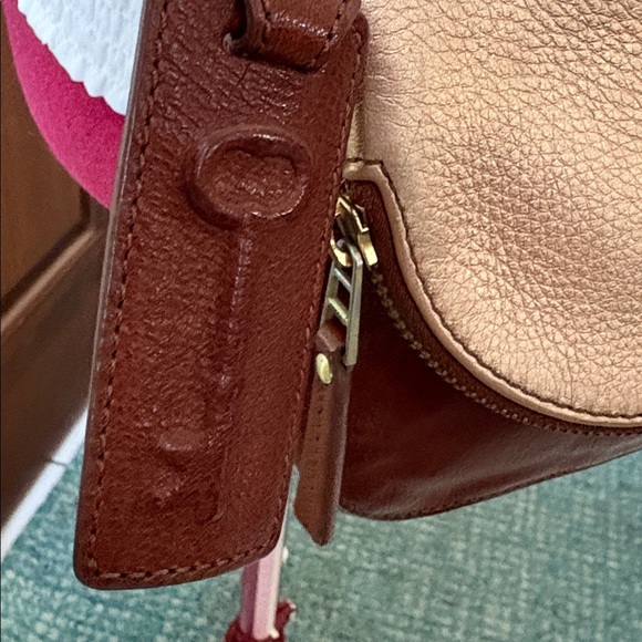 Fossil vintage Crossbody bag, leather smooth & pebbled flap/ pocket brass Hw EUC - Picture 5 of 17